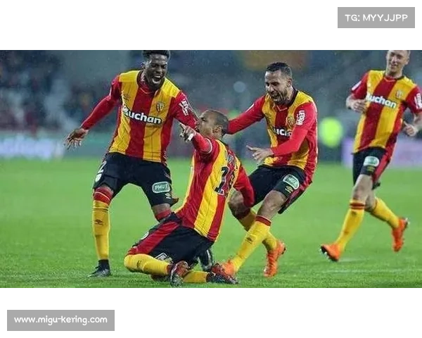 朗斯vs巴黎圣日耳曼：榜首大战一触即发，卫冕冠军客场挑战领头羊。